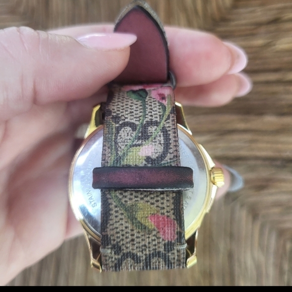 GUCCI LUXURY Statement Watch SWISS MADE QUARTZ - Picture 5 of 6